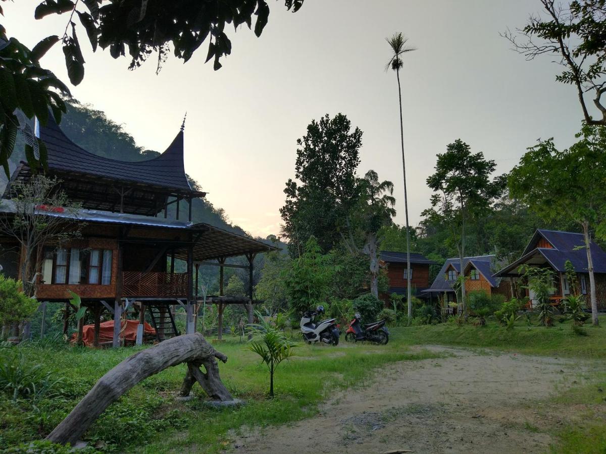 Canyon Jungle Stay Bukittinggi Exterior photo