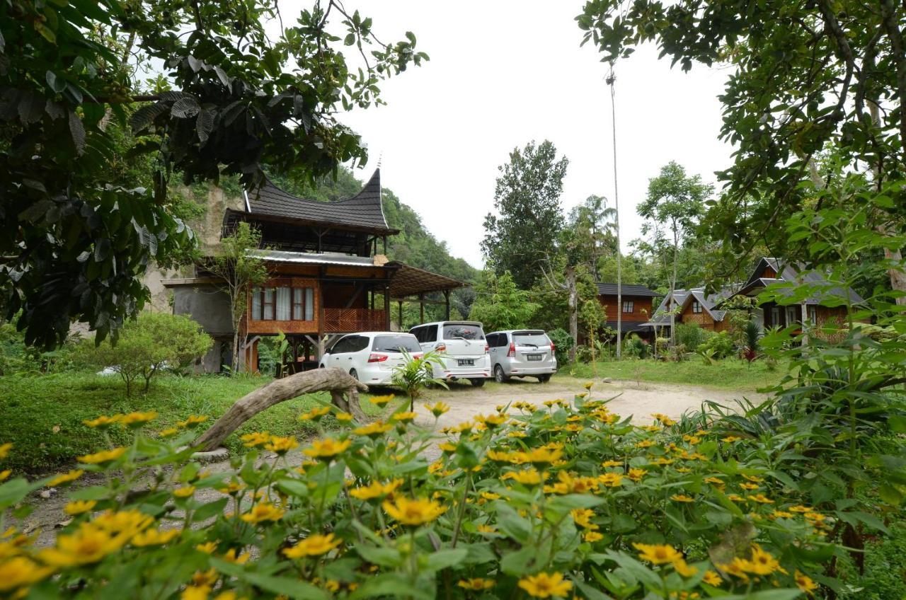 Canyon Jungle Stay Bukittinggi Exterior photo