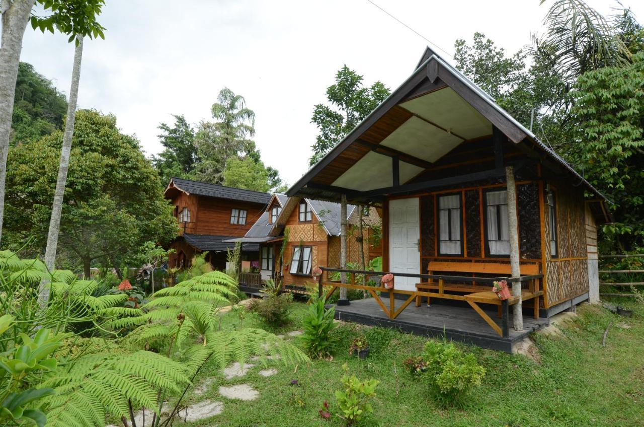 Canyon Jungle Stay Bukittinggi Exterior photo