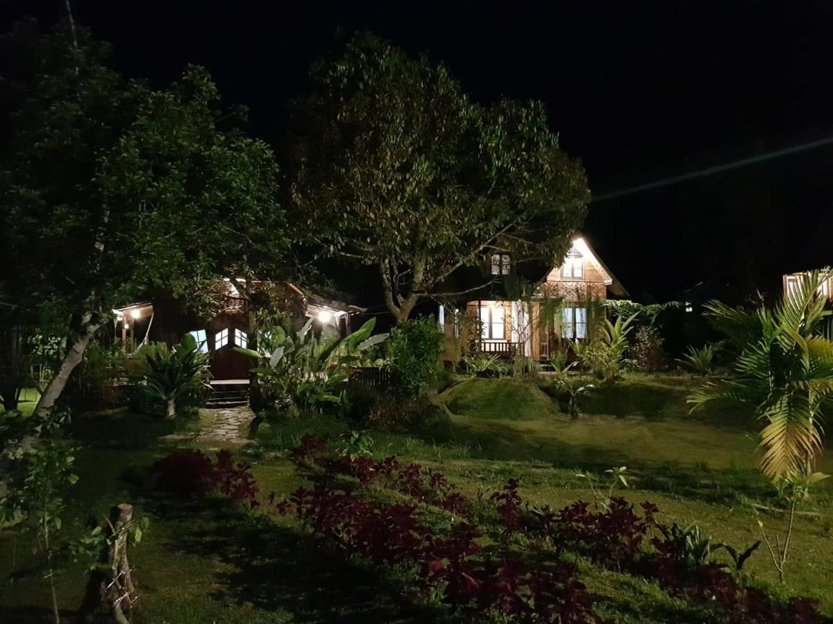 Canyon Jungle Stay Bukittinggi Exterior photo