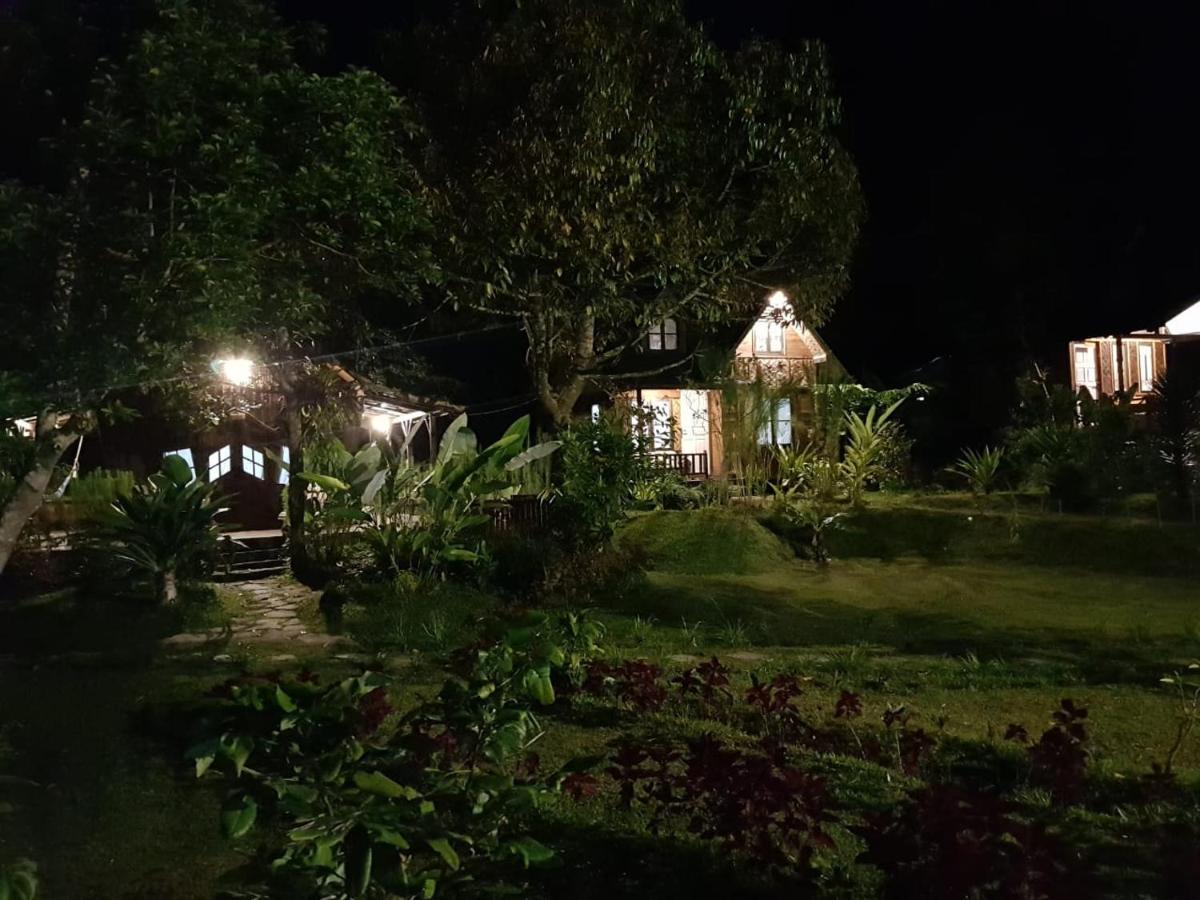 Canyon Jungle Stay Bukittinggi Exterior photo